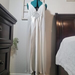 Vintage White CATO'S Satin V-Neck and Back Tie Nightgown with Lace Beads 26/28